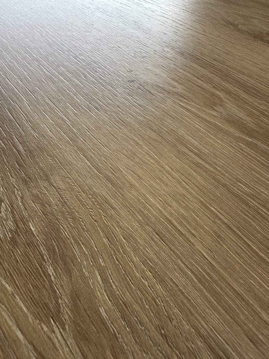 The Langdale, the grain of the pale oak