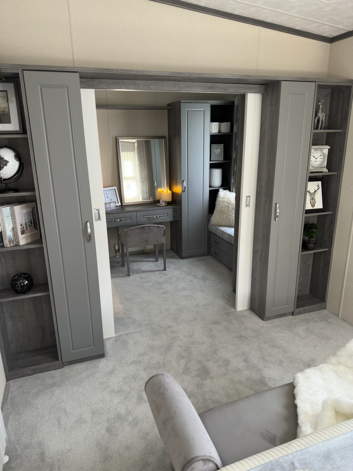 The Glendale, dressing area