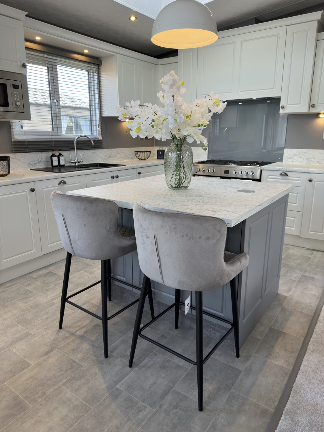 The Glendale, kitchen island