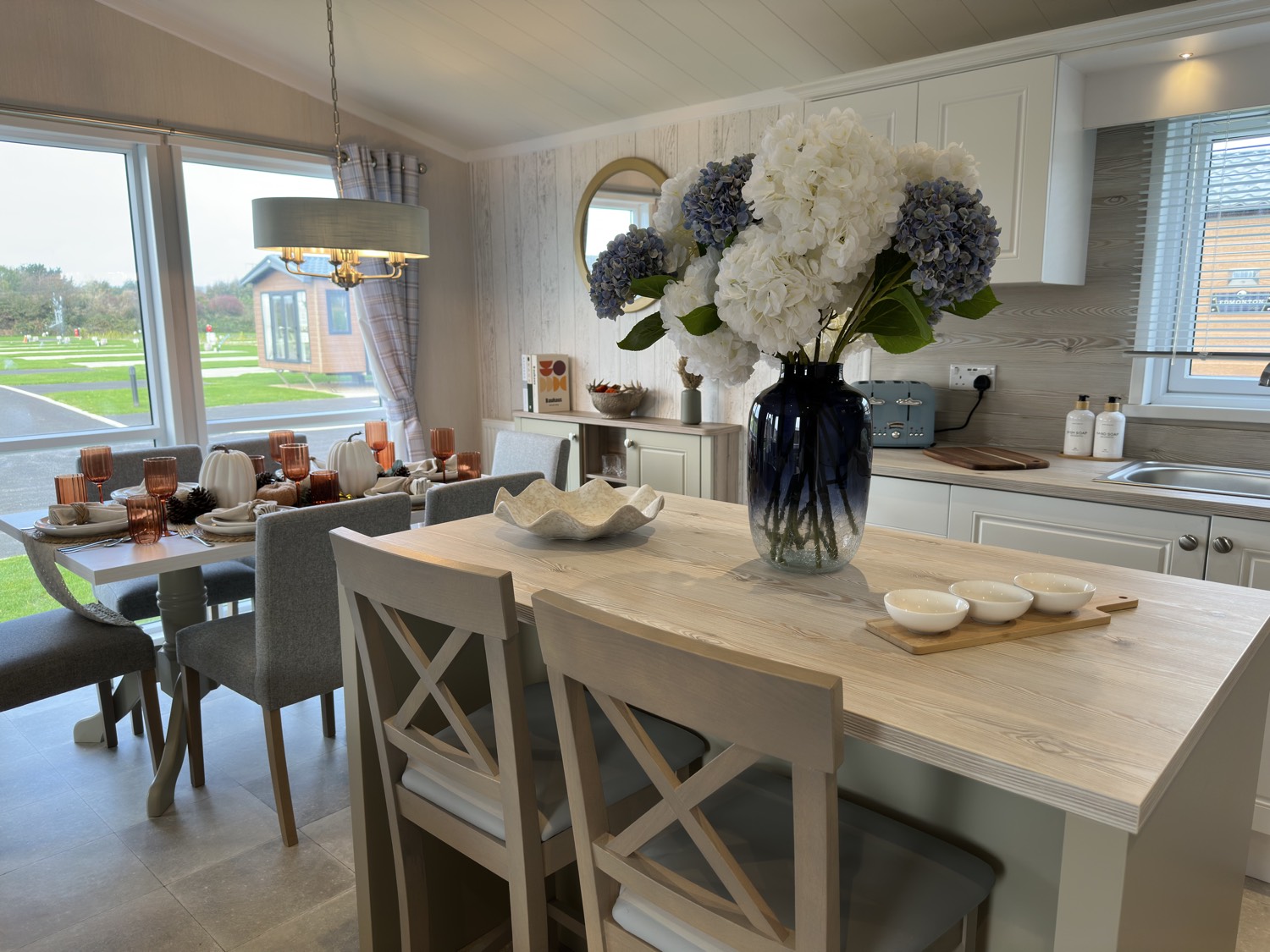 The Edmonton, the kitchen and dining