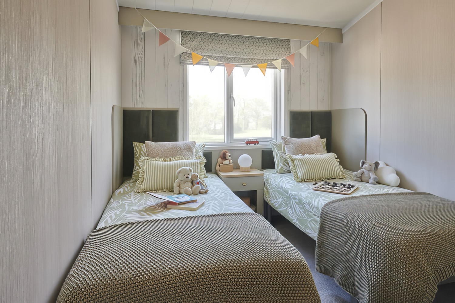 The Toronto, twin bedroom
