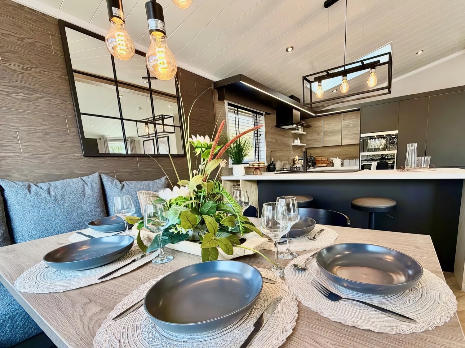 The Toronto, dining
