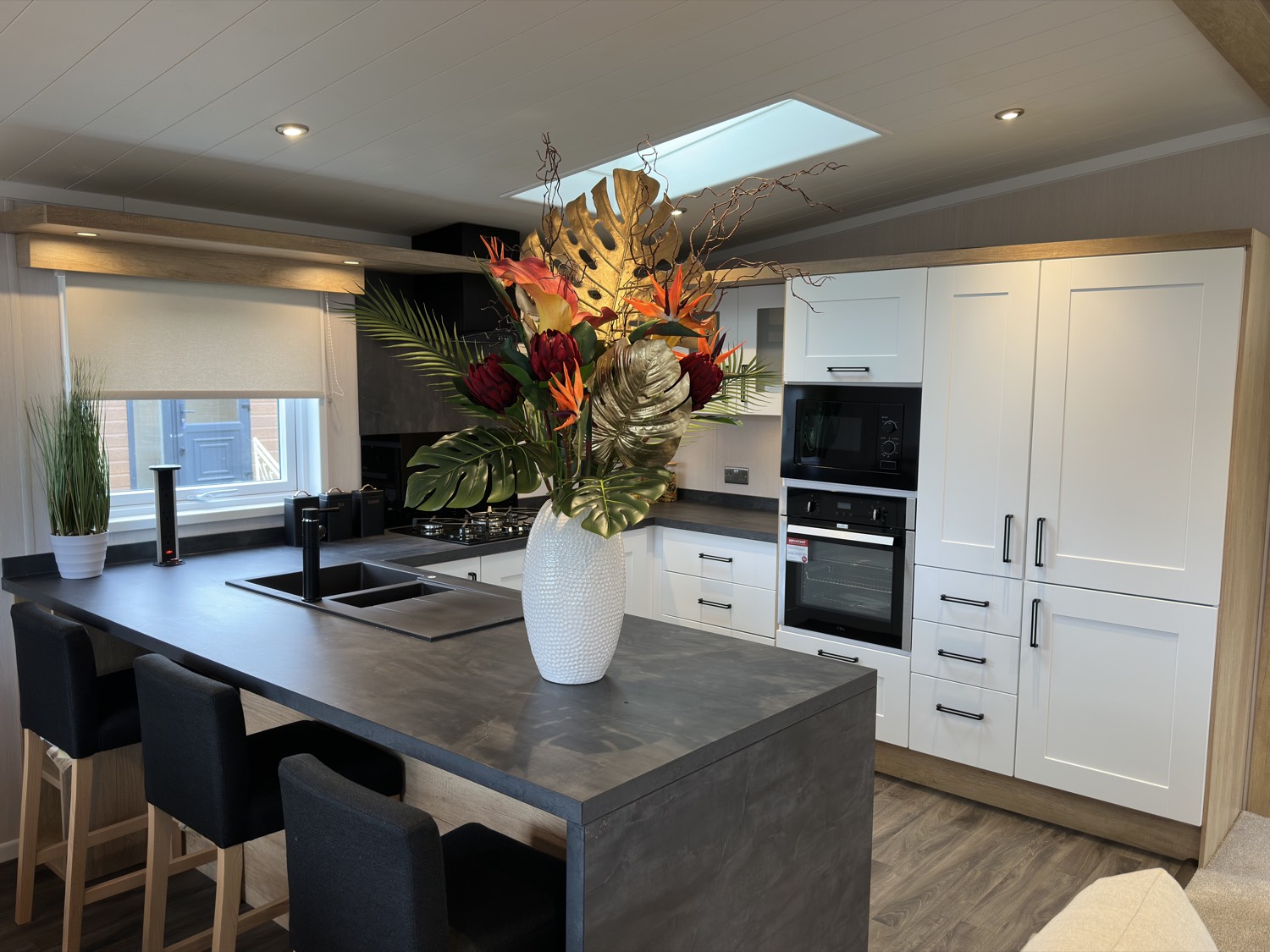 The Toronto, kitchen island