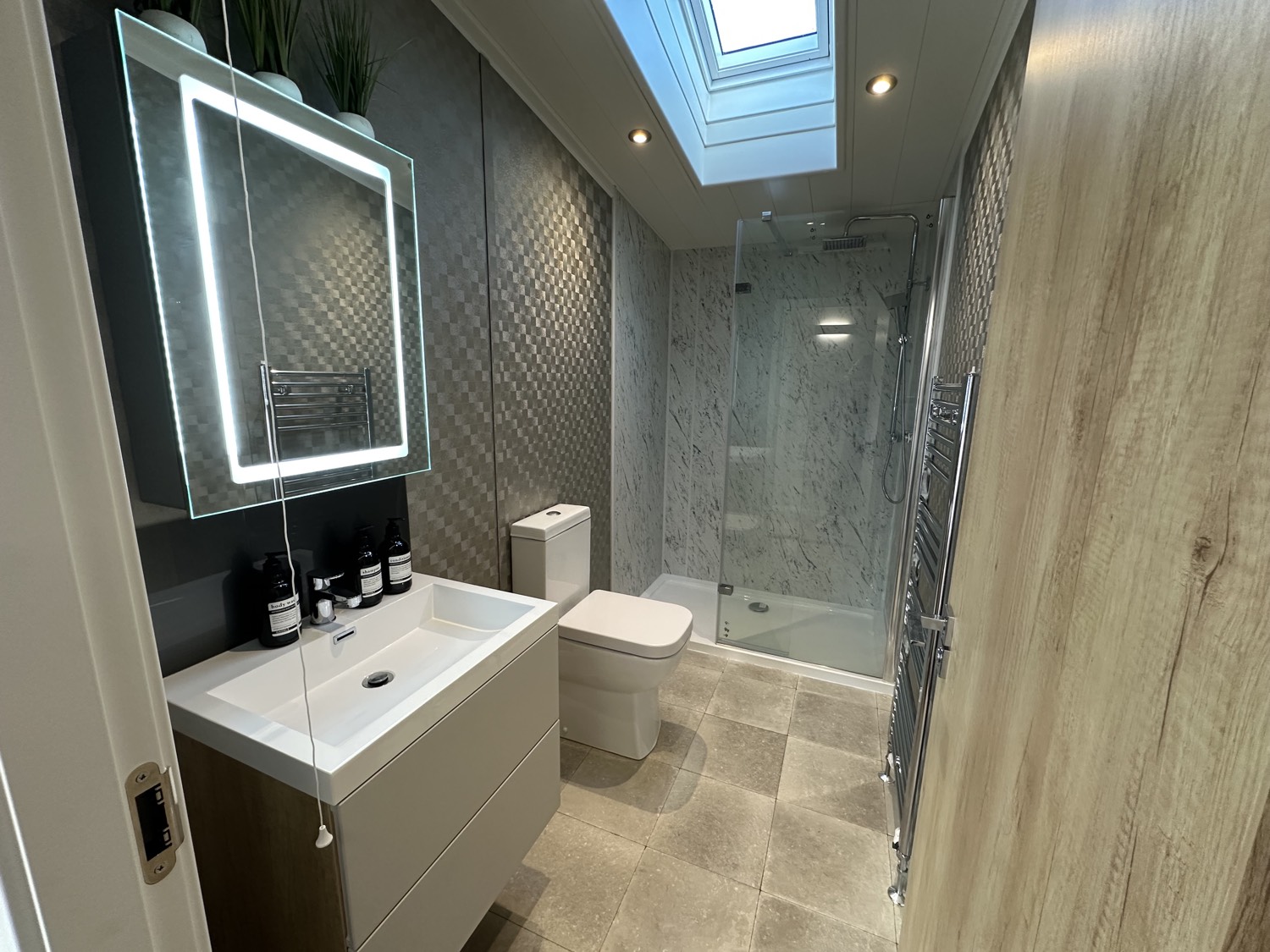 The Toronto, shower room