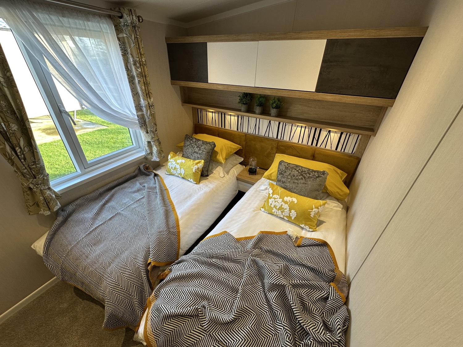 The Toronto, twin bedroom